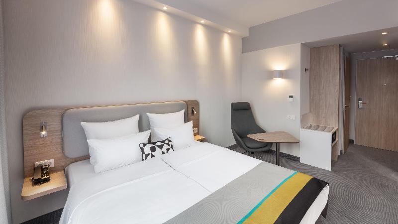 Holiday Inn Express - Munich North By Ihg Munique Exterior foto