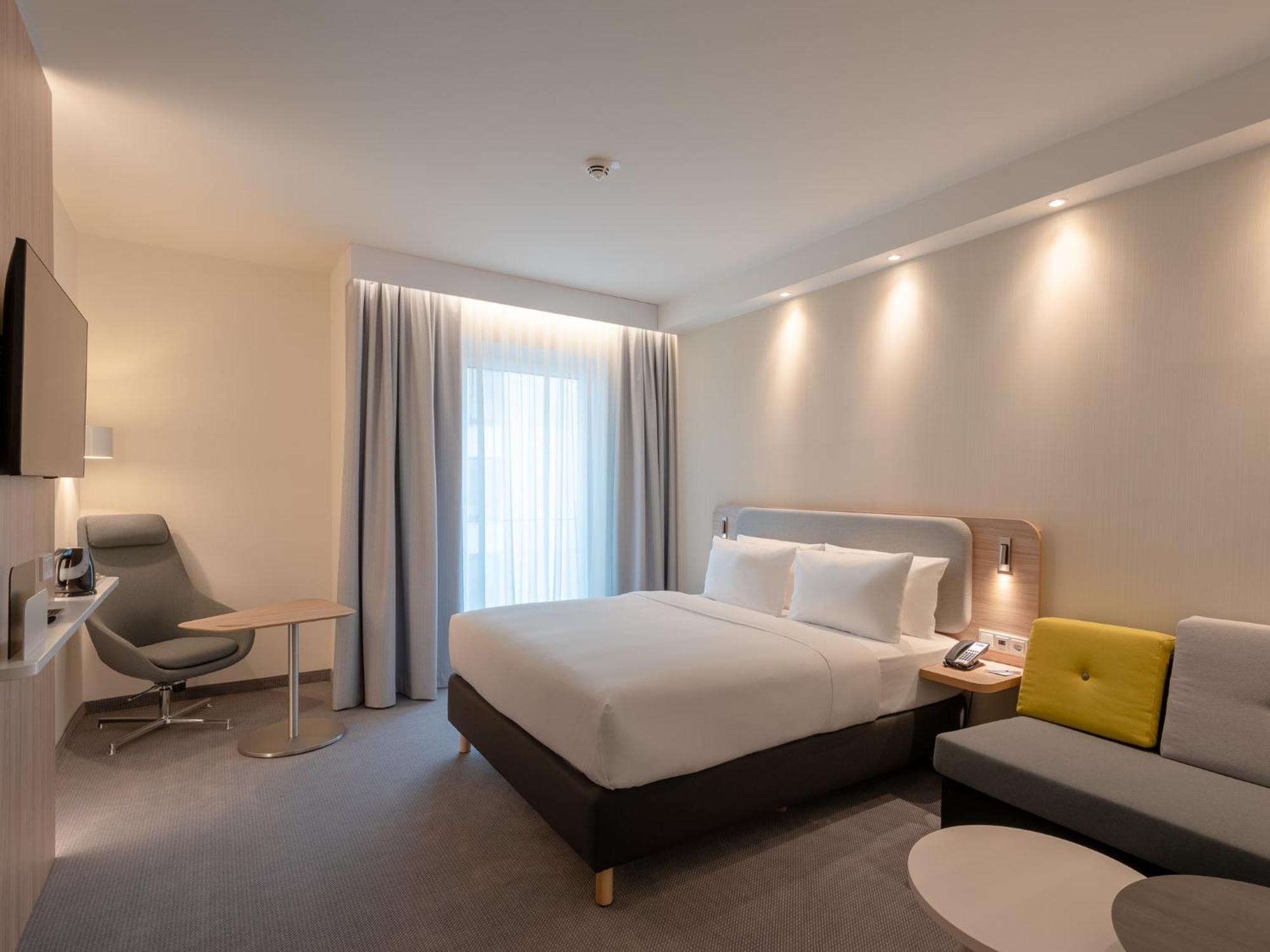 Holiday Inn Express - Munich North By Ihg Munique Exterior foto